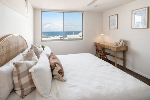Azure Oceanside Apartment At Kings Beach - Tourism Canberra 2