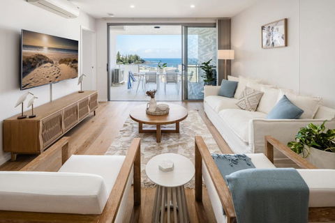 Azure Oceanside Apartment At Kings Beach - Tourism Canberra 0