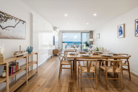 Azure Oceanside Apartment At Kings Beach - Tourism Canberra 4