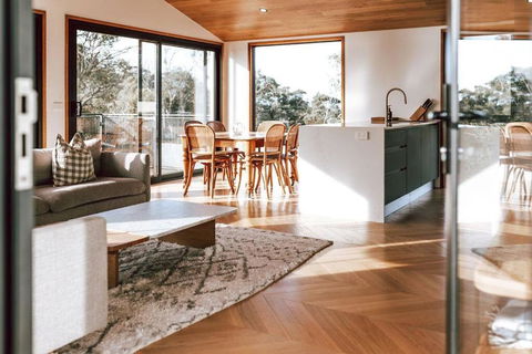 B E R T I E - Central Bicheno - Tourism Canberra 0