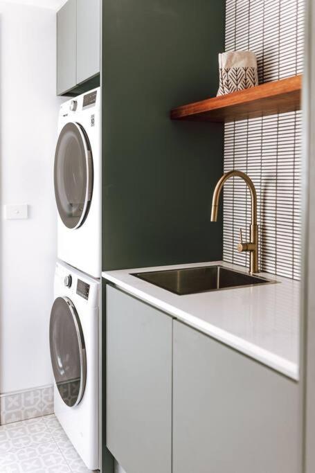 B E R T I E - Central Bicheno - Tourism Canberra 3