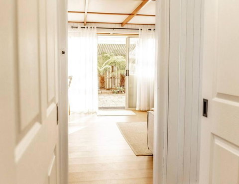 Bay Breeze - Boat - Bike - Hike - Tourism Canberra 0