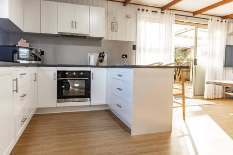 Bay Breeze - Boat - Bike - Hike - Tourism Canberra 3