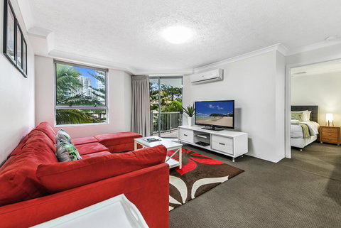 The Ritz Resort Heated Pool - Tourism Canberra 7