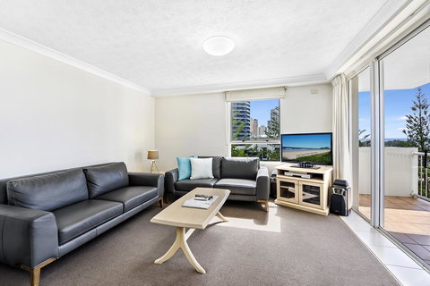 The Ritz Resort Heated Pool - Tourism Canberra 13