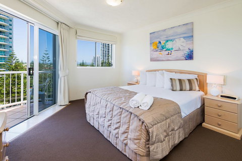 The Ritz Resort Heated Pool - Tourism Canberra 26