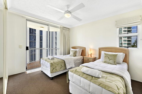 The Ritz Resort Heated Pool - Tourism Canberra 11