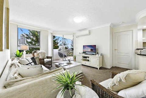 The Ritz Resort Heated Pool - Tourism Canberra 20