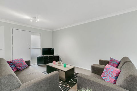Fountain View Estate - We Accommodate - Tourism Canberra 18