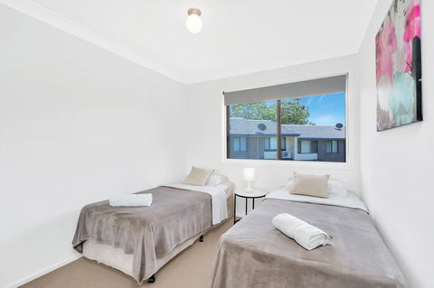 Fountain View Estate - We Accommodate - Tourism Canberra 4