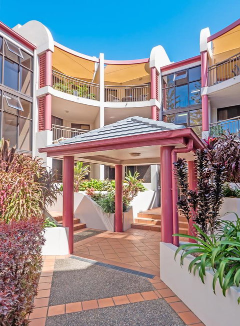 Burleigh On The Beach - Tourism Canberra 5