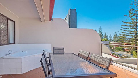 Burleigh On The Beach - Tourism Canberra 27