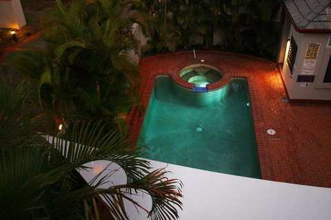 Burleigh On The Beach - Tourism Canberra 31