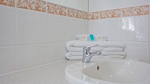 Burleigh On The Beach - Tourism Canberra 18