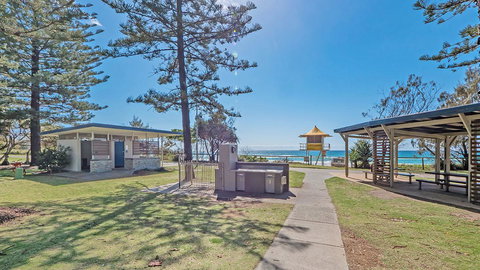 Burleigh On The Beach - Tourism Canberra 9