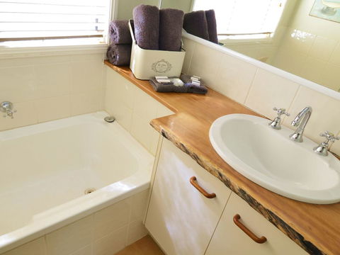 Apple Tree Cottage Montville - Tourism Canberra 10