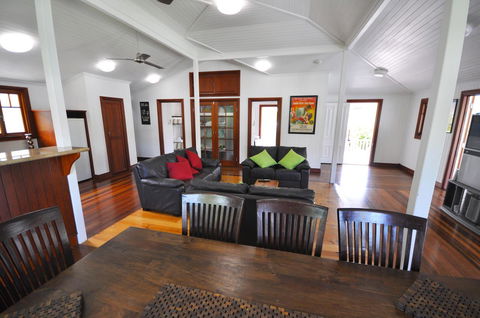 Island Adventure Holiday House - Tourism Canberra 3