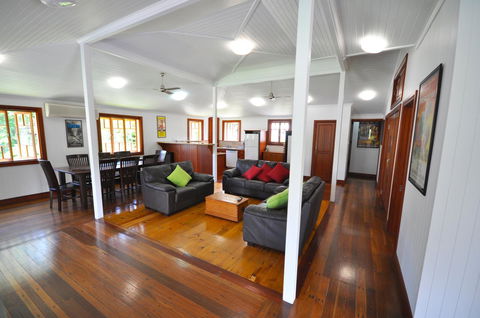 Island Adventure Holiday House - Tourism Canberra 5