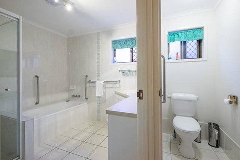 Keith\'s Place, 1 Of The 3 Most Popular Units On Bribie - Tourism Canberra 17