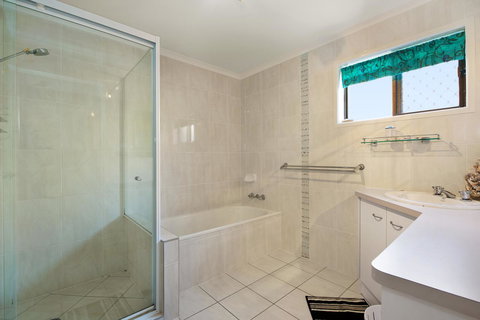 Keith\'s Place, 1 Of The 3 Most Popular Units On Bribie - Tourism Canberra 27