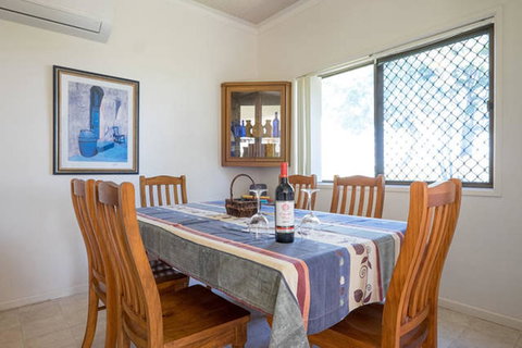 Keith\'s Place, 1 Of The 3 Most Popular Units On Bribie - Tourism Canberra 13