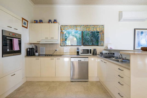 Keith\'s Place, 1 Of The 3 Most Popular Units On Bribie - Tourism Canberra 14