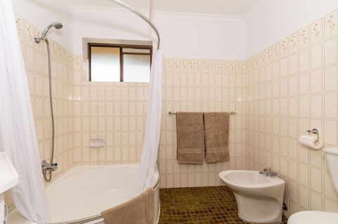 Spacious Family Unit With Incredible Views. - Tourism Canberra 14