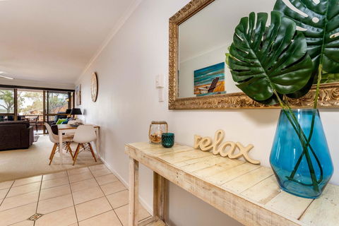 Spacious Family Unit With Incredible Views. - Tourism Canberra 5