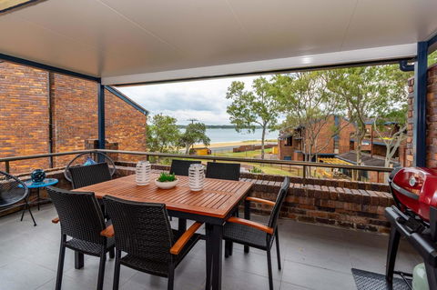 Spacious Family Unit With Incredible Views. - Tourism Canberra 0