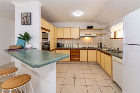 Spacious Family Unit With Incredible Views. - Tourism Canberra 11