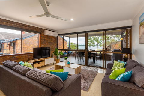 Spacious Family Unit With Incredible Views. - Tourism Canberra 1