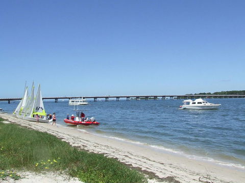 Spacious Family Unit With Incredible Views. - Tourism Canberra 9