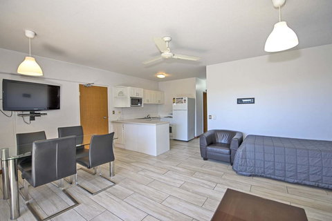 Anchorage On Straddie - Tourism Canberra 25