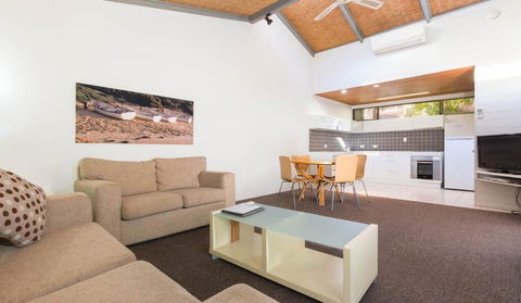 #162 Nautilus Resort - Tourism Canberra 0