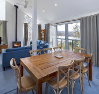 'Matilda' - Spacious  centrally located with great lake views - Tourism Canberra