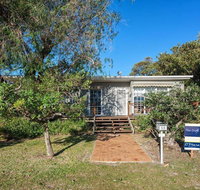 'The Croft' 11 Boulder Bay Rd - Cosy Beach House with Aircon  only 270m to the Beach - Tourism Canberra