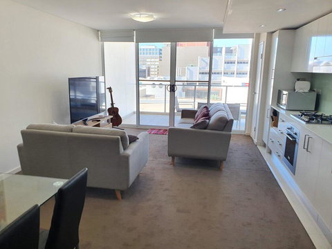 (just Listed) Bolton St 1br 350m Walk To Newcastle Beach +++ Wifi End Eand - Tourism Canberra 3