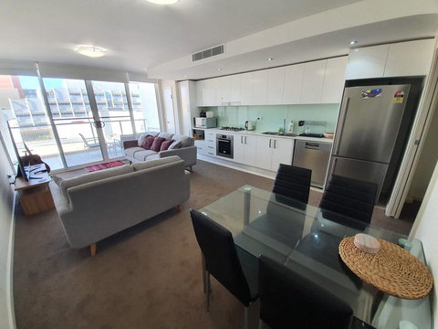 (just Listed) Bolton St 1br 350m Walk To Newcastle Beach +++ Wifi End Eand - Tourism Canberra 0