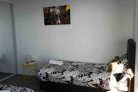 , Elsternwick, Impressive 2bed:carspot:15mins To CBD - Tourism Canberra 2