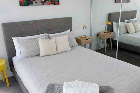 , Elsternwick, Impressive 2bed:carspot:15mins To CBD - Tourism Canberra 1