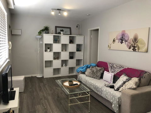 1 Bedroom Unit In Heart Of Elsternwick - Tourism Canberra 1