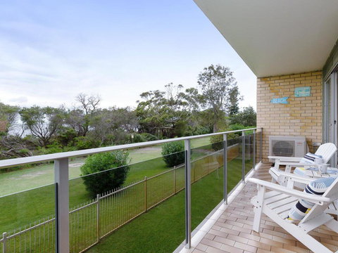 2 'The Helm' 22 Voyager Cl - Stunning Waterfront Unit With Air Conditioning - Tourism Canberra 1