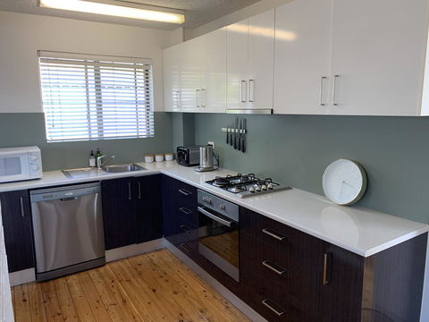 2 Bed Bar Beach Apartment - Stroll To Beach & Cafes, Supermarket Apartment 6 - Tourism Canberra 0