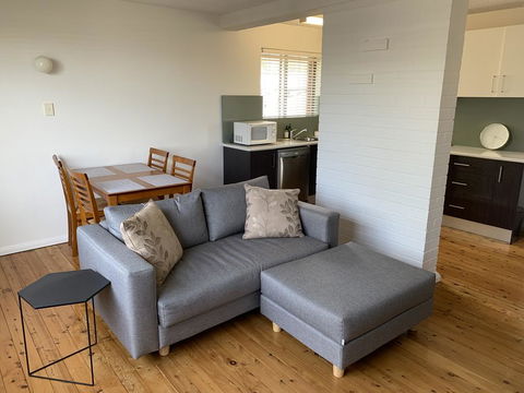 2 Bed Bar Beach Apartment - Stroll To Beach & Cafes, Supermarket Apartment 6 - Tourism Canberra 1