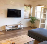 2 Bedroom SHORT walk to CBDBEACH and DARBY ST - Tourism Canberra