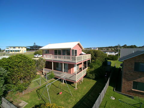 2 Jocelyn Street. Dalmeny - Tourism Canberra 1