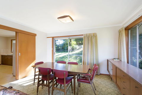 2 Water Crescent - Retro Haven - Tourism Canberra 2