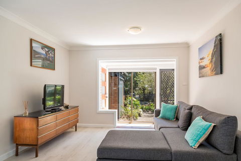 235 Mitchell Parade, Mollymook - Tourism Canberra 0