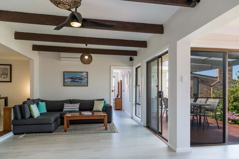 235 Mitchell Parade, Mollymook - Tourism Canberra 1