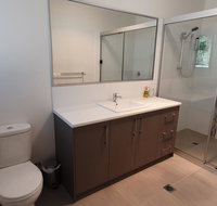 26 Satinwood Drive- Low set modern sleeps 8 - Tourism Canberra